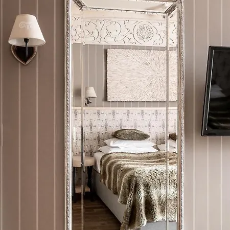 Otel Aries &