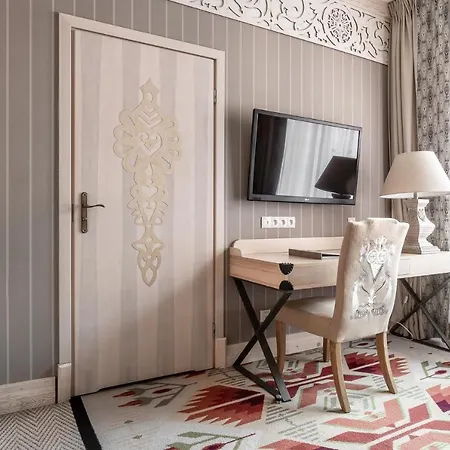 Aries & Otel